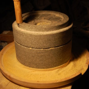 Macina a mano in granito diametro 40 cm