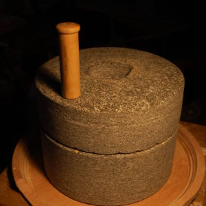 Macina a mano in granito diametro 35 cm